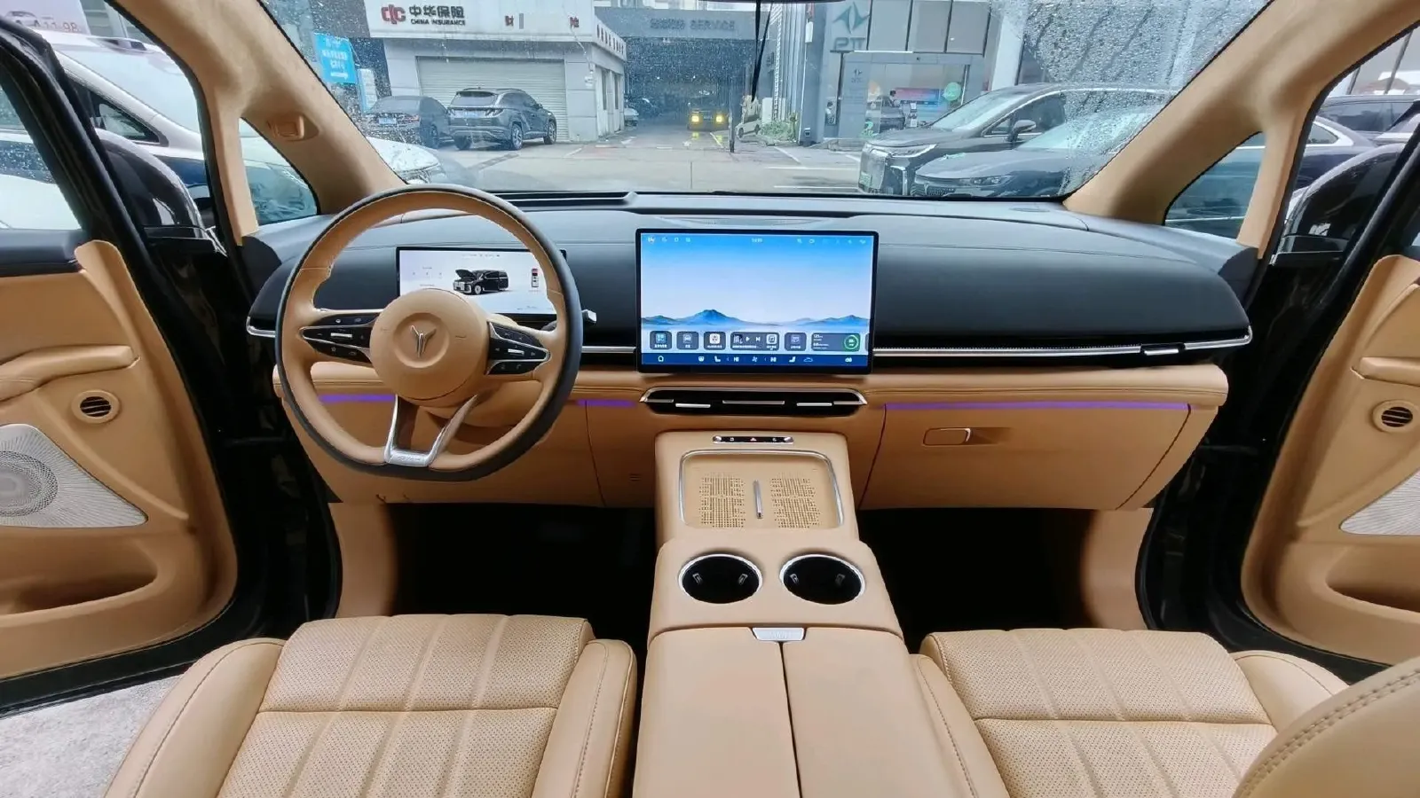 2025 Voyah Dream 1.5T 150HP L4 PHEV 41.7KWH,autocango,china used car exporter,china ev exporter,chinese used car exporter,chinese used ev exporter