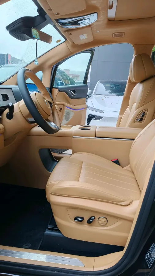 2025 Voyah Dream 1.5T 150HP L4 PHEV 41.7KWH,autocango,china used car exporter,china ev exporter,chinese used car exporter,chinese used ev exporter