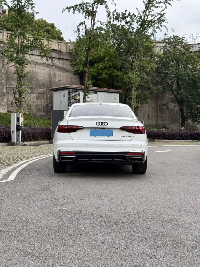 2020 Audi A4L 2.0T 190HP L4 7DCT,autocango,china used car exporter,china ev exporter,chinese used car exporter,chinese used ev exporter