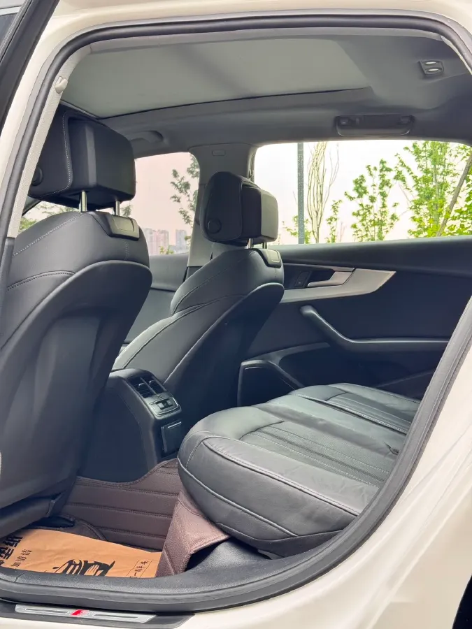 2020 Audi A4L 2.0T 190HP L4 7DCT,autocango,china used car exporter,china ev exporter,chinese used car exporter,chinese used ev exporter