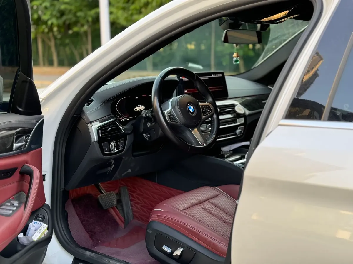 2022 BMW 5 Series 2.0T 184HP L4 8AT,autocango,china used car exporter,china ev exporter,chinese used car exporter,chinese used ev exporter