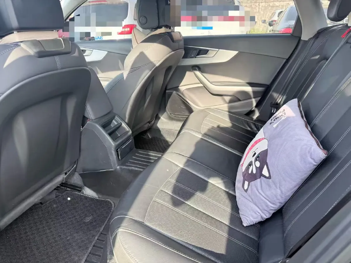 2020 Audi A4L 2.0T 190HP L4 7DCT,autocango,china used car exporter,china ev exporter,chinese used car exporter,chinese used ev exporter