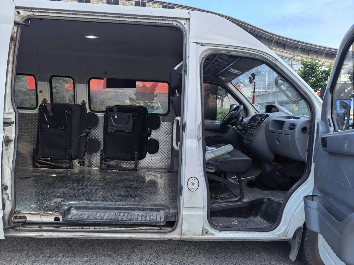 2020 MAXUS XinTu V80 2.5T 136HP L4 6MT,autocango,china used car exporter,china ev exporter,chinese used car exporter,chinese used ev exporter