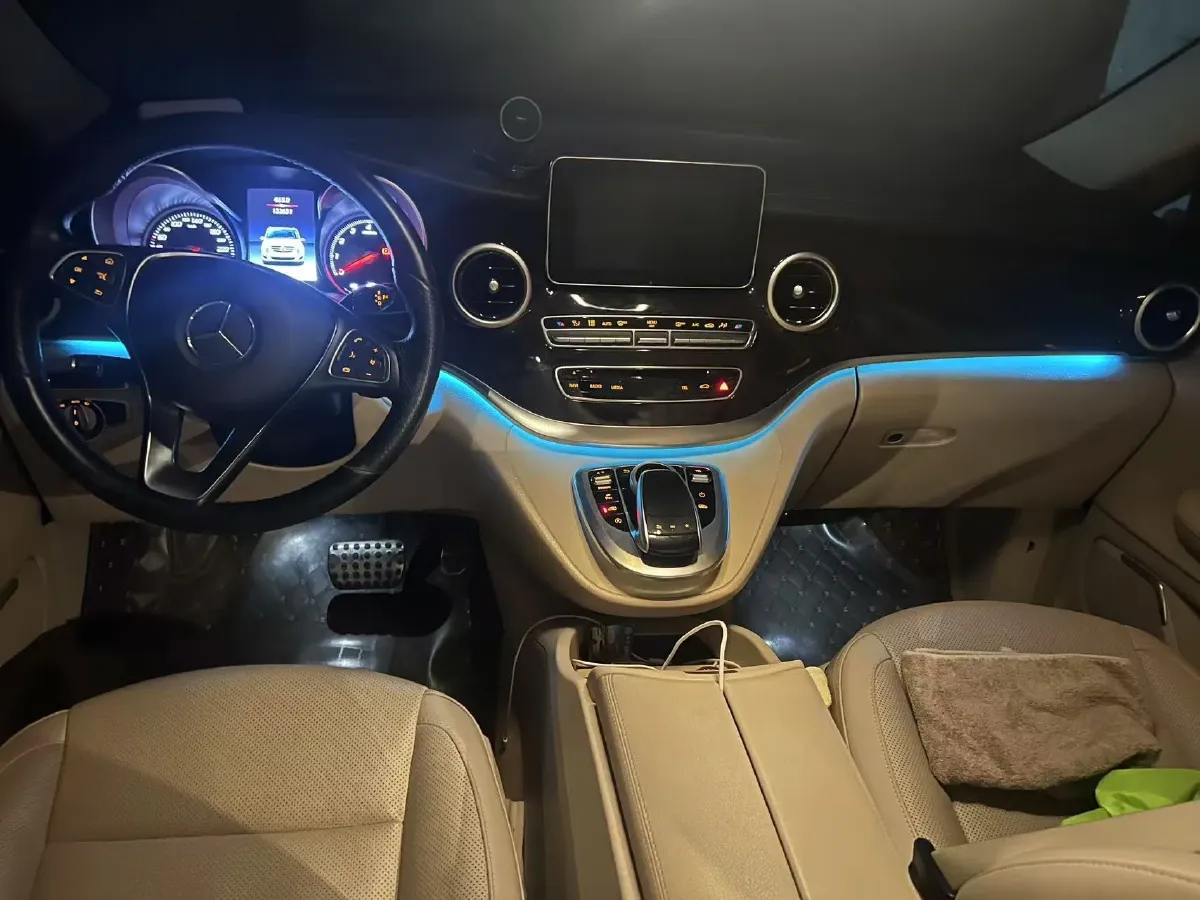 2018 Mercedes-Benz V Class 2.0T 211HP L4 7AT,autocango,china used car exporter,china ev exporter,chinese used car exporter,chinese used ev exporter