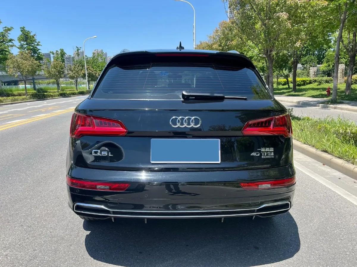 2020 Audi Q5L 2.0T 190HP L4 7DCT,autocango,china used car exporter,china ev exporter,chinese used car exporter,chinese used ev exporter