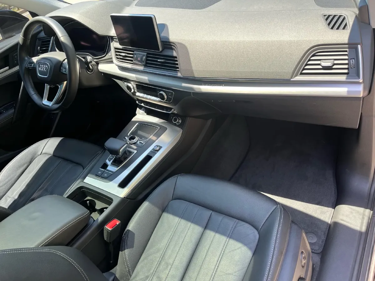 2020 Audi Q5L 2.0T 190HP L4 7DCT,autocango,china used car exporter,china ev exporter,chinese used car exporter,chinese used ev exporter