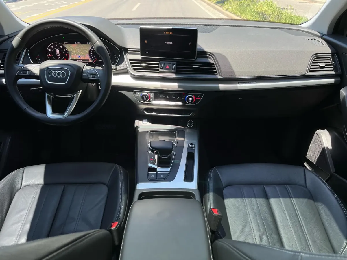 2020 Audi Q5L 2.0T 190HP L4 7DCT,autocango,china used car exporter,china ev exporter,chinese used car exporter,chinese used ev exporter