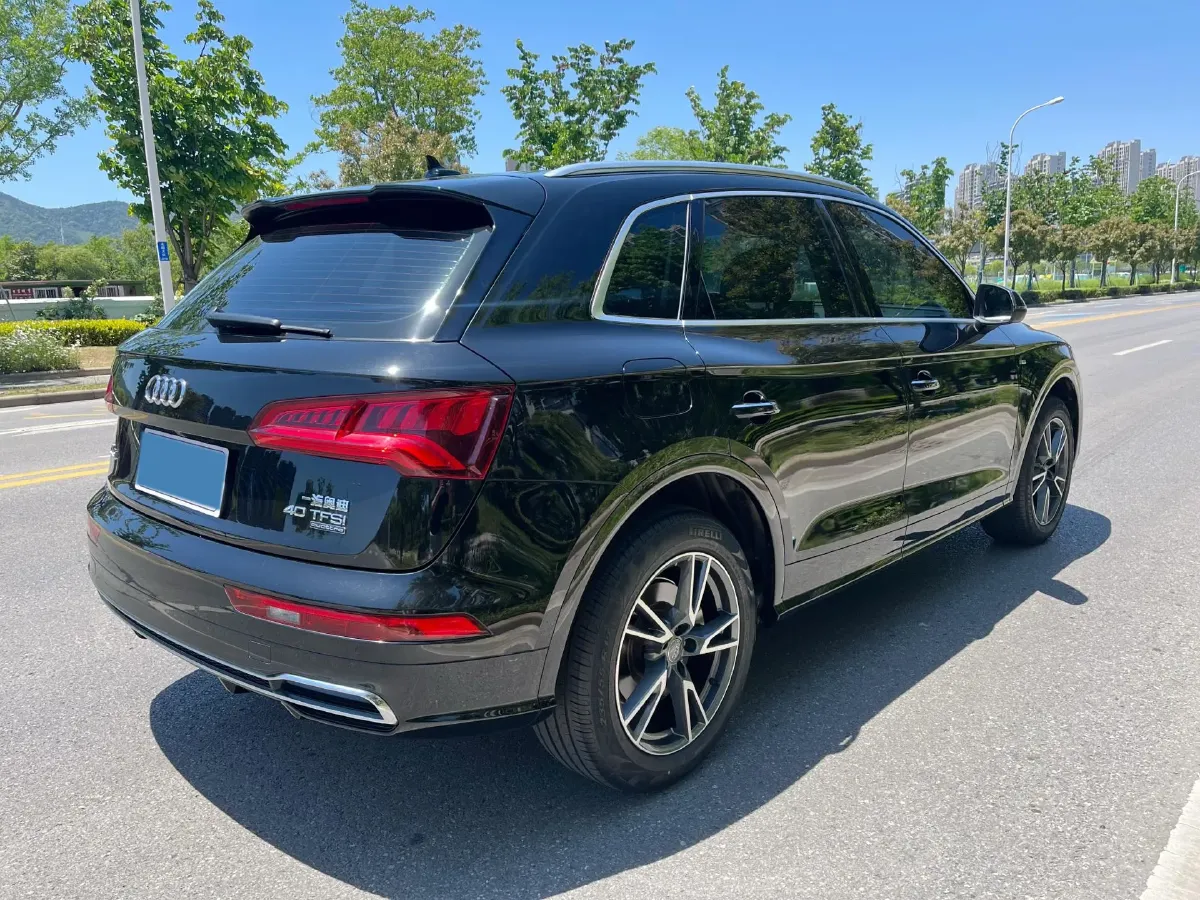 2020 Audi Q5L 2.0T 190HP L4 7DCT,autocango,china used car exporter,china ev exporter,chinese used car exporter,chinese used ev exporter