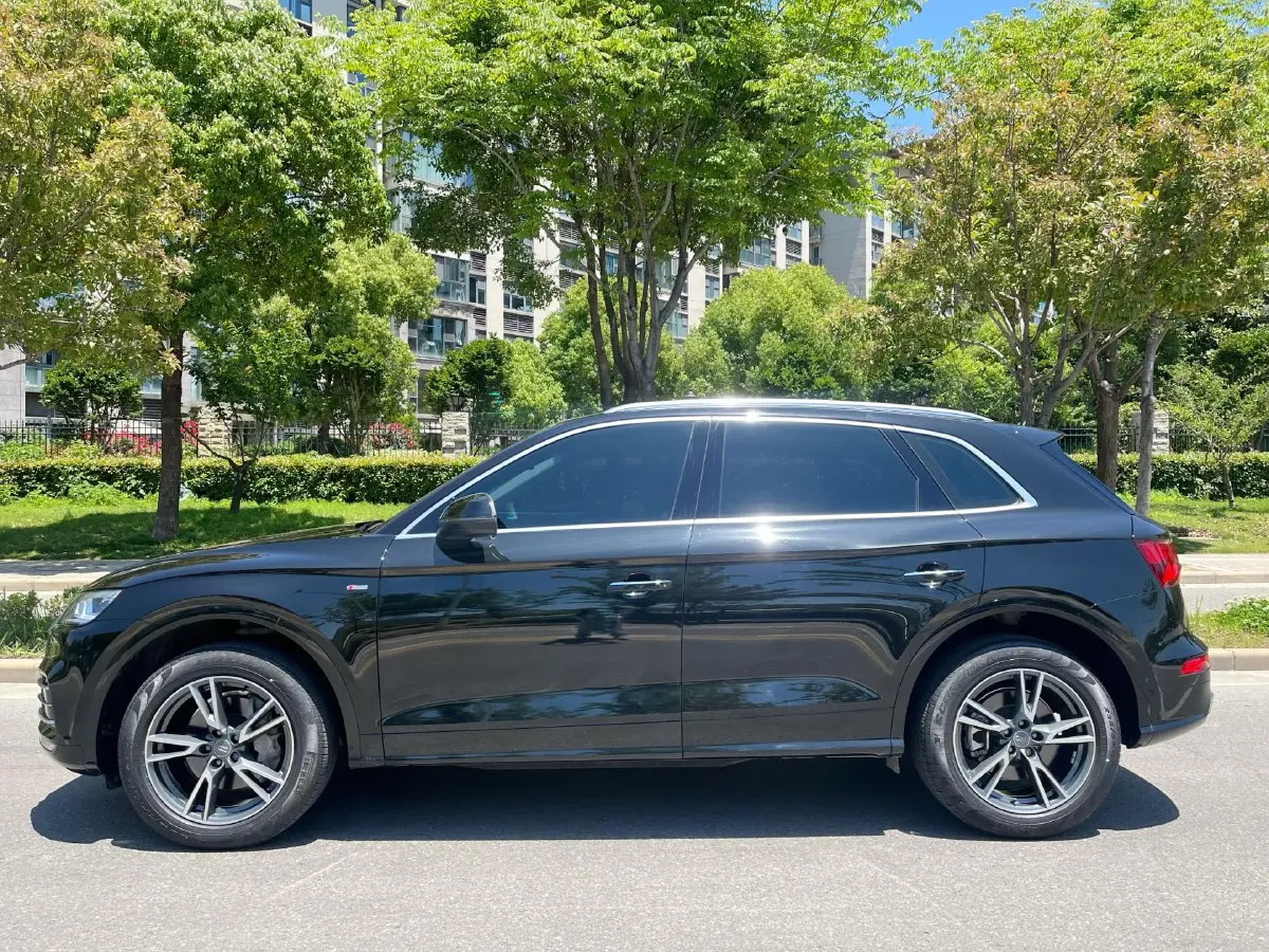 2020 Audi Q5L 2.0T 190HP L4 7DCT,autocango,china used car exporter,china ev exporter,chinese used car exporter,chinese used ev exporter