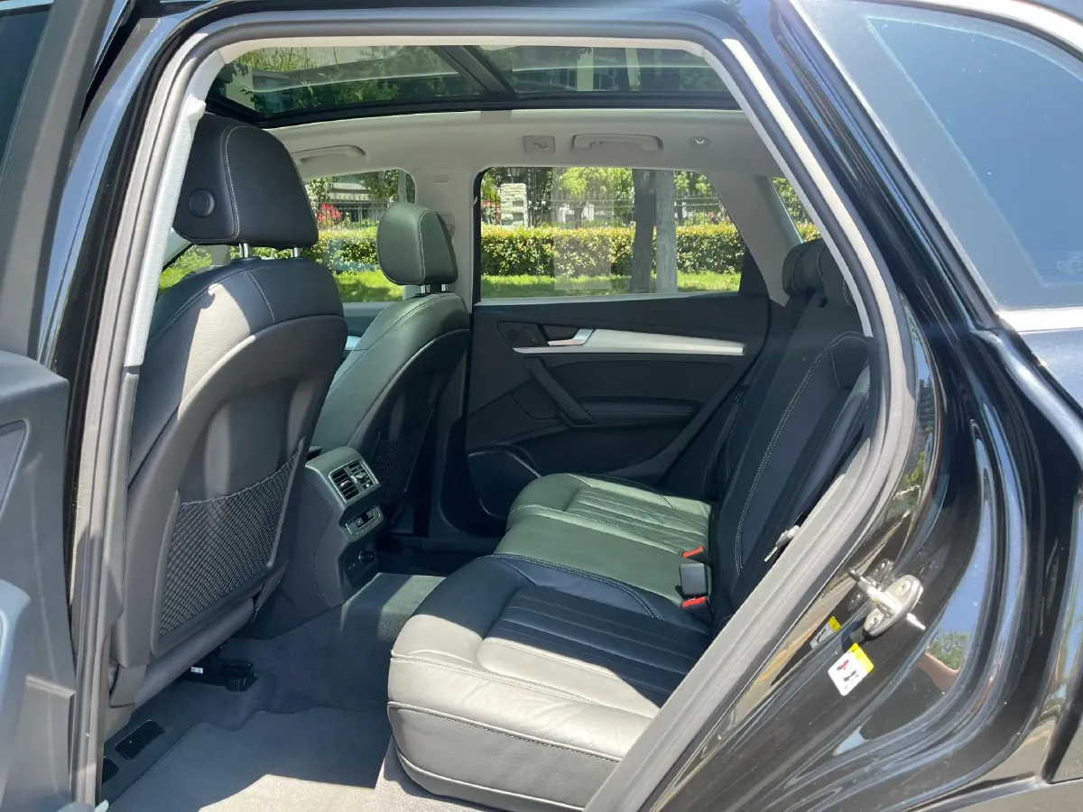 2020 Audi Q5L 2.0T 190HP L4 7DCT,autocango,china used car exporter,china ev exporter,chinese used car exporter,chinese used ev exporter