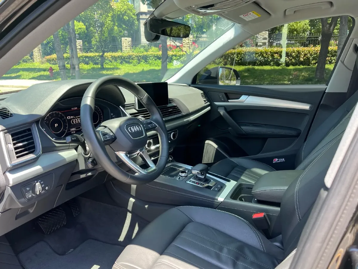 2020 Audi Q5L 2.0T 190HP L4 7DCT,autocango,china used car exporter,china ev exporter,chinese used car exporter,chinese used ev exporter