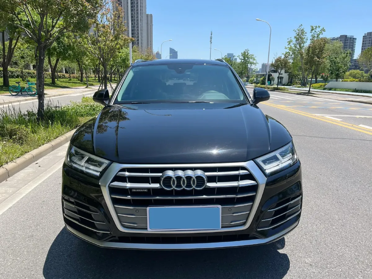 2020 Audi Q5L 2.0T 190HP L4 7DCT,autocango,china used car exporter,china ev exporter,chinese used car exporter,chinese used ev exporter