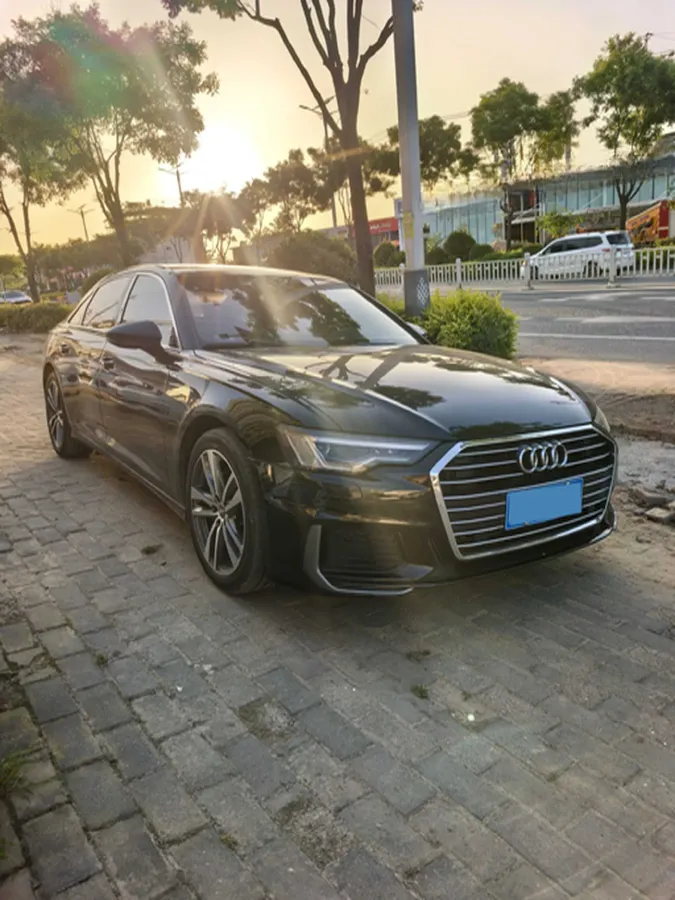 2021 Audi A6L 2.0T 190HP L4 7DCT,autocango,china used car exporter,china ev exporter,chinese used car exporter,chinese used ev exporter