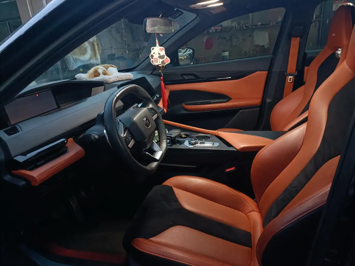 2022 ChangAn UNI-V 1.5T 188HP L4 7DCT,autocango,china used car exporter,china ev exporter,chinese used car exporter,chinese used ev exporter