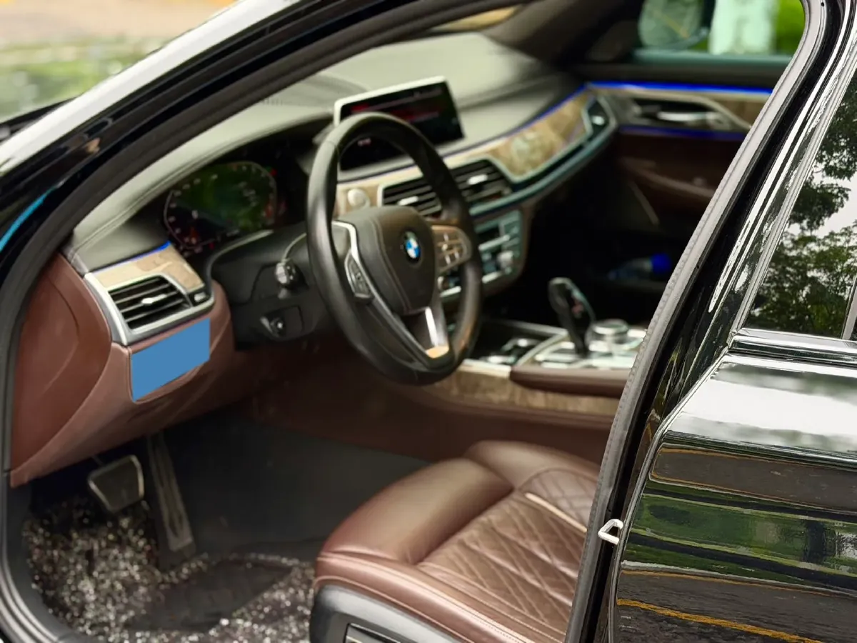 2021 BMW 7 Series 3.0T 340HP L6 8AT,autocango,china used car exporter,china ev exporter,chinese used car exporter,chinese used ev exporter