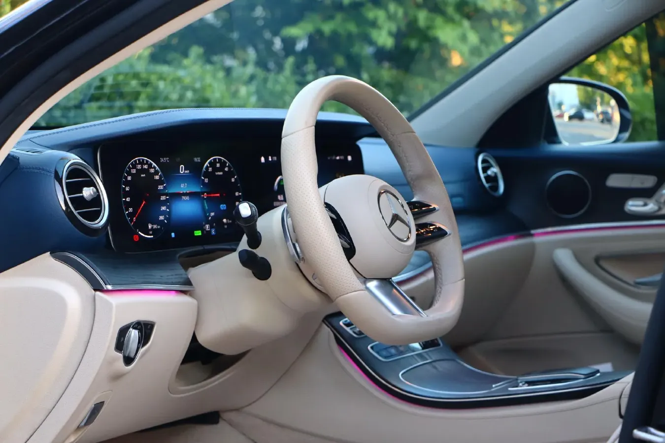 2022 Mercedes-Benz E Class 2.0T 211HP L4 9AT PHEV 25.4KWH,autocango,china used car exporter,china ev exporter,chinese used car exporter,chinese used ev exporter