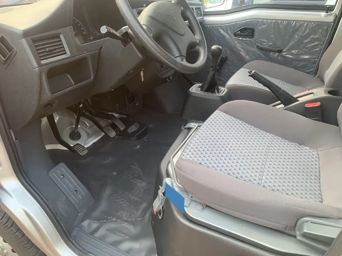 2023 WuLing ZhiGuang 1.5L 102HP L4 5MT,autocango,china used car exporter,china ev exporter,chinese used car exporter,chinese used ev exporter