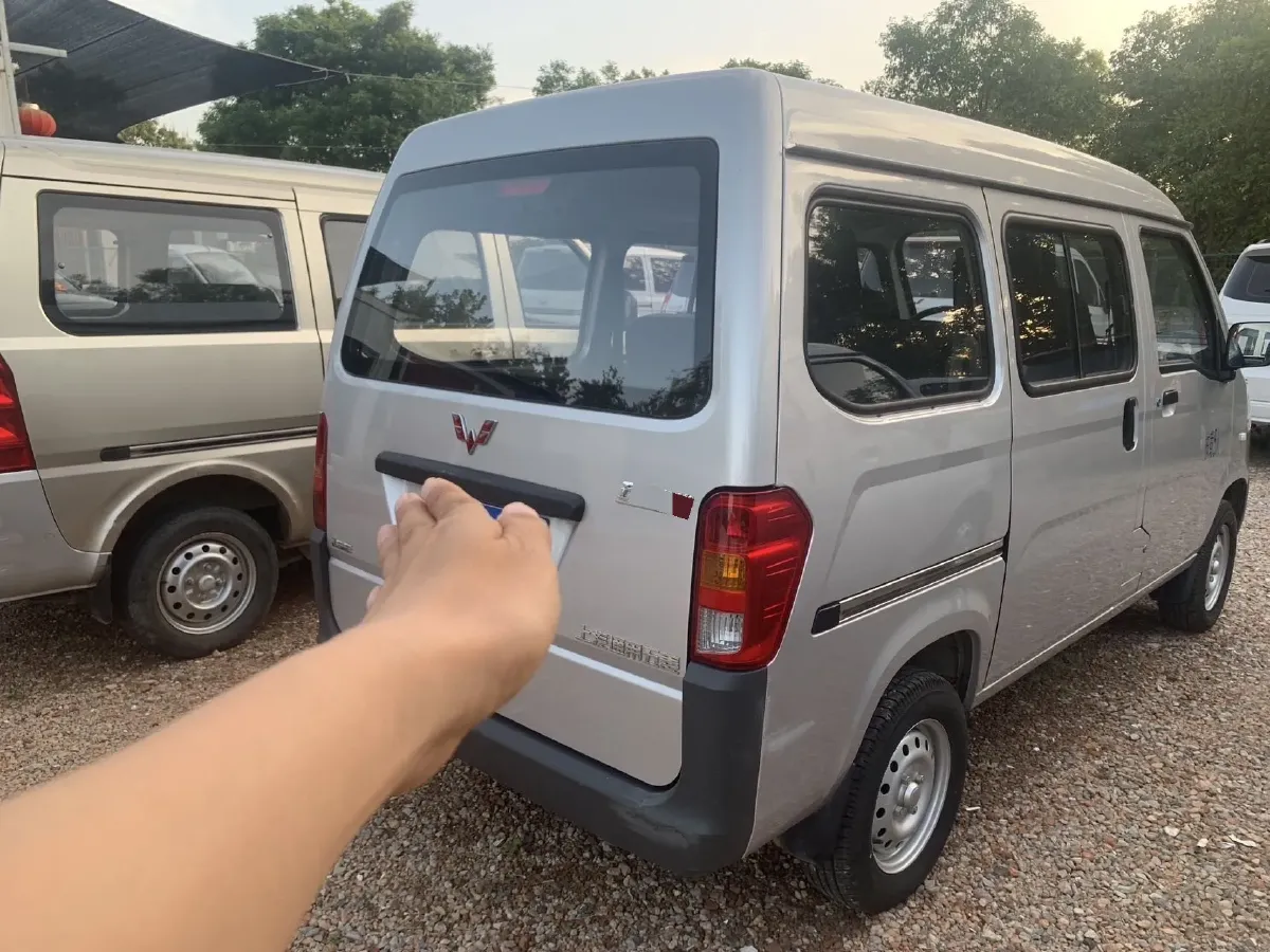 2023 WuLing ZhiGuang 1.5L 102HP L4 5MT,autocango,china used car exporter,china ev exporter,chinese used car exporter,chinese used ev exporter
