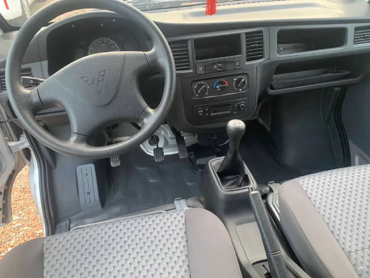 2023 WuLing ZhiGuang 1.5L 102HP L4 5MT,autocango,china used car exporter,china ev exporter,chinese used car exporter,chinese used ev exporter