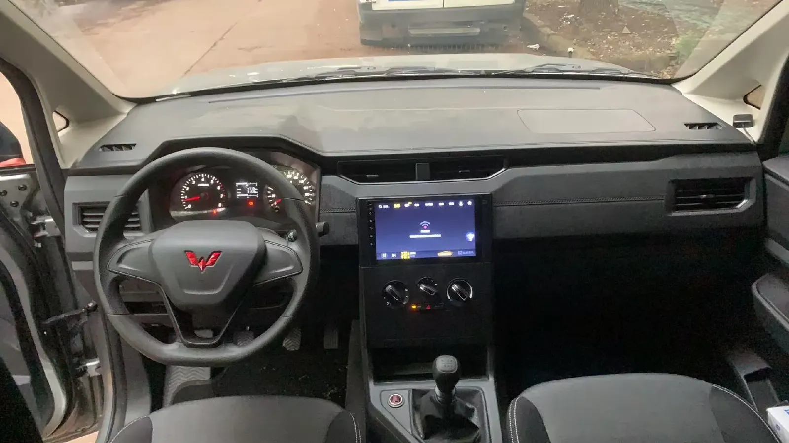 2021 WuLing HongGuang Plus 1.5T 147HP L4 6MT,autocango,china used car exporter,china ev exporter,chinese used car exporter,chinese used ev exporter