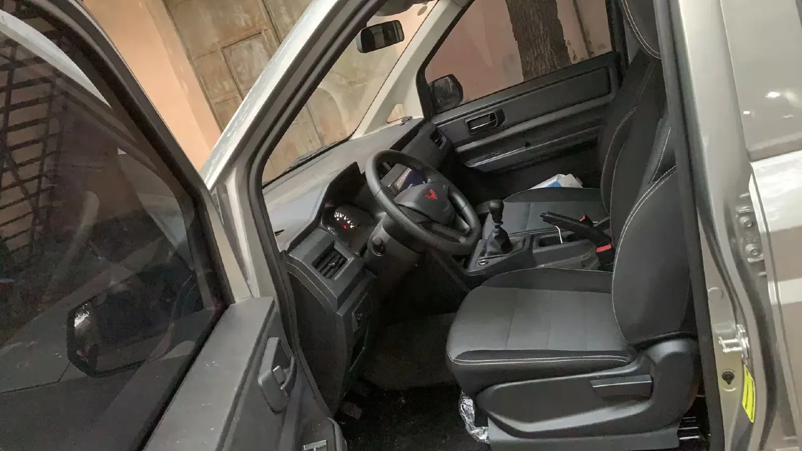 2021 WuLing HongGuang Plus 1.5T 147HP L4 6MT,autocango,china used car exporter,china ev exporter,chinese used car exporter,chinese used ev exporter