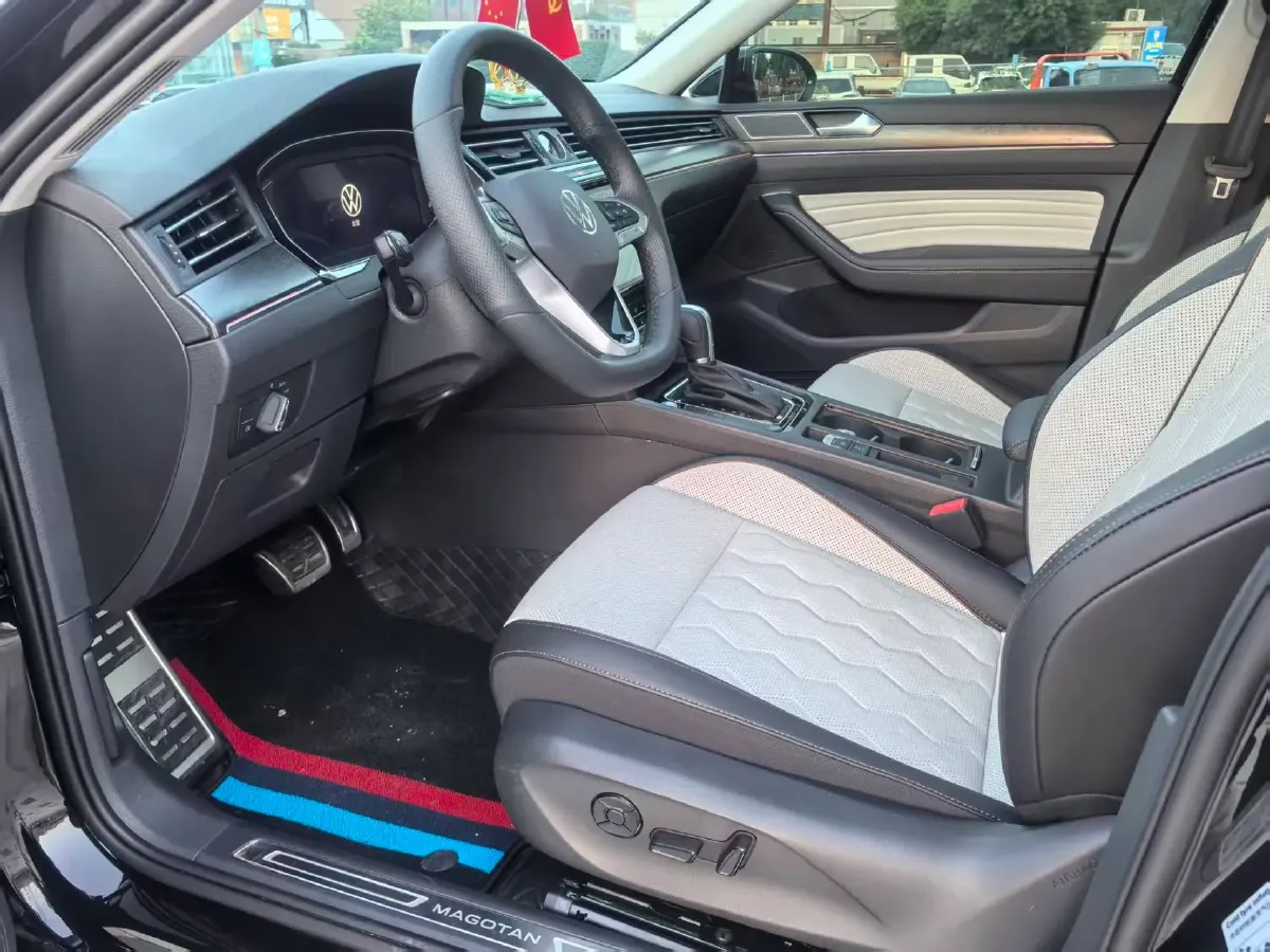 2026 Volkswagen Magotan 2.0T 220HP L4 7DCT,autocango,china used car exporter,china ev exporter,chinese used car exporter,chinese used ev exporter