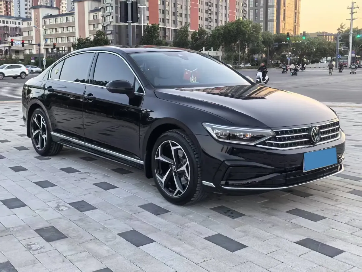 2026 Volkswagen Magotan 2.0T 220HP L4 7DCT,autocango,china used car exporter,china ev exporter,chinese used car exporter,chinese used ev exporter