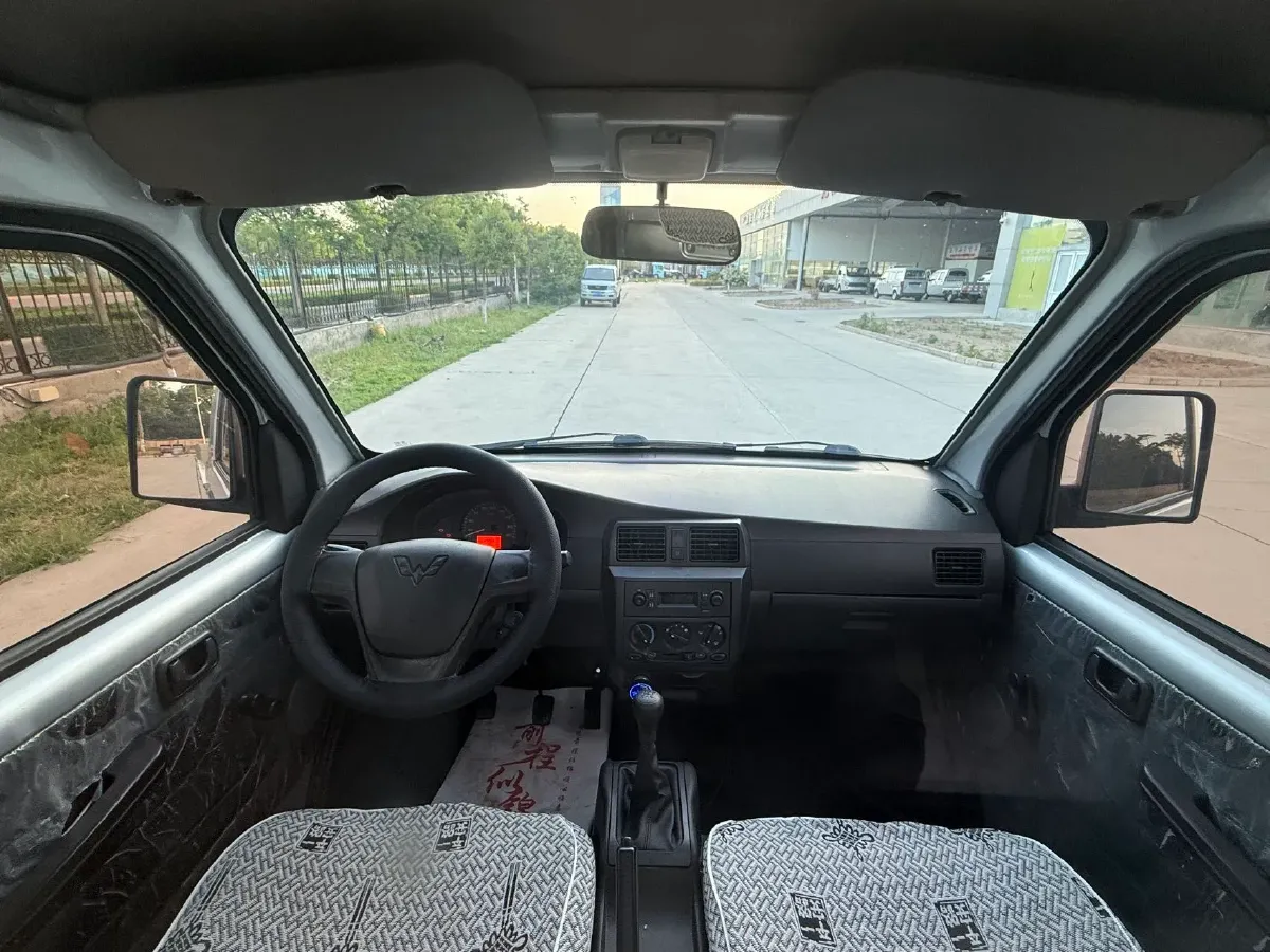 2020 WuLing RongGuang Mini Truck 1.5L 99HP L4 5MT,autocango,china used car exporter,china ev exporter,chinese used car exporter,chinese used ev exporter