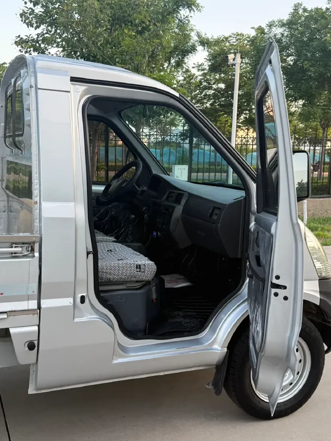 2020 WuLing RongGuang Mini Truck 1.5L 99HP L4 5MT,autocango,china used car exporter,china ev exporter,chinese used car exporter,chinese used ev exporter