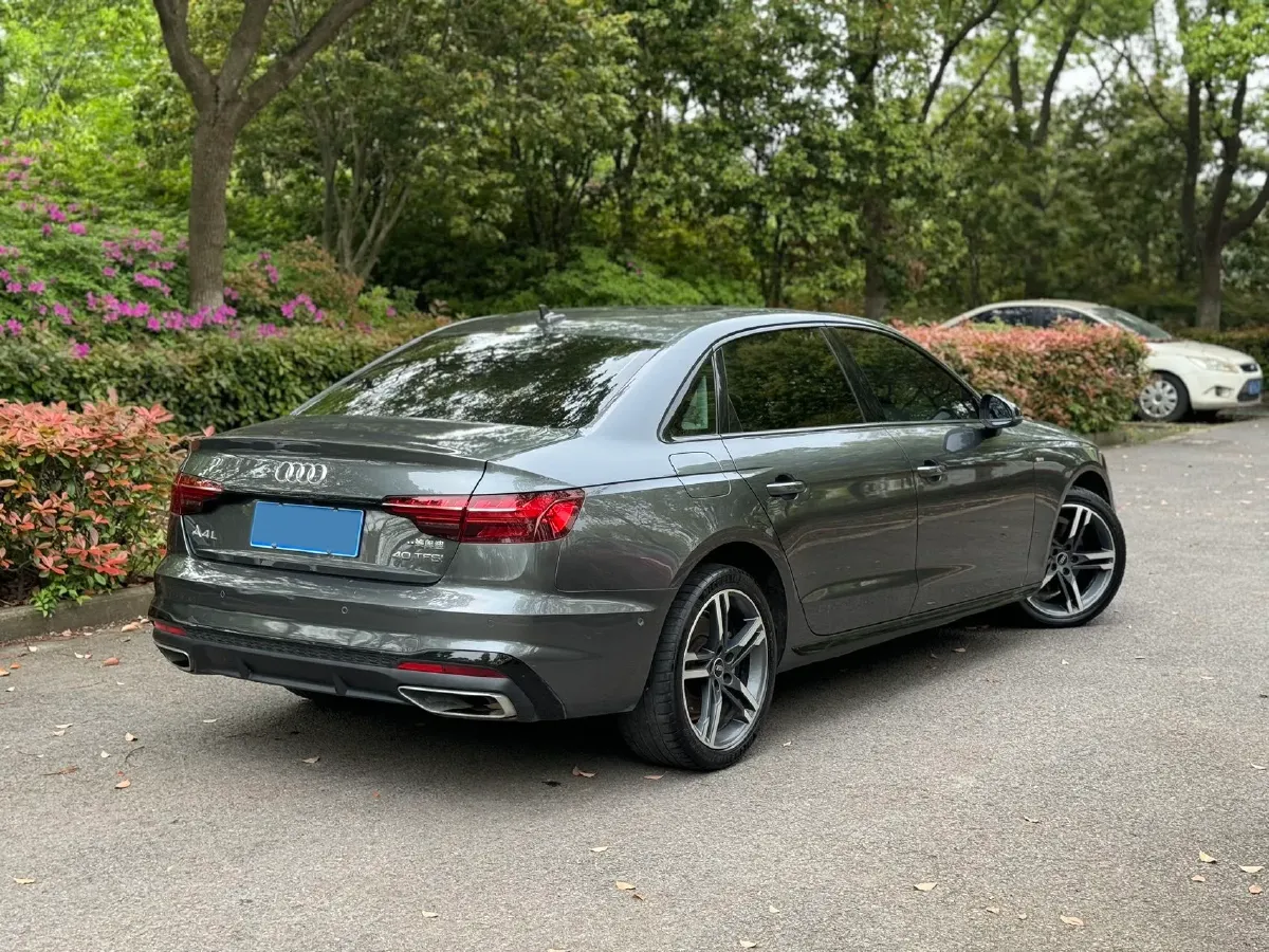2022 Audi A4L 2.0T 190HP L4 7DCT,autocango,china used car exporter,china ev exporter,chinese used car exporter,chinese used ev exporter