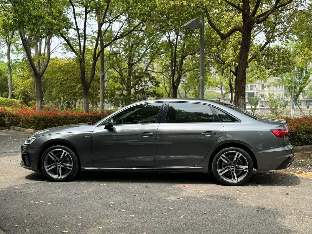 2022 Audi A4L 2.0T 190HP L4 7DCT,autocango,china used car exporter,china ev exporter,chinese used car exporter,chinese used ev exporter
