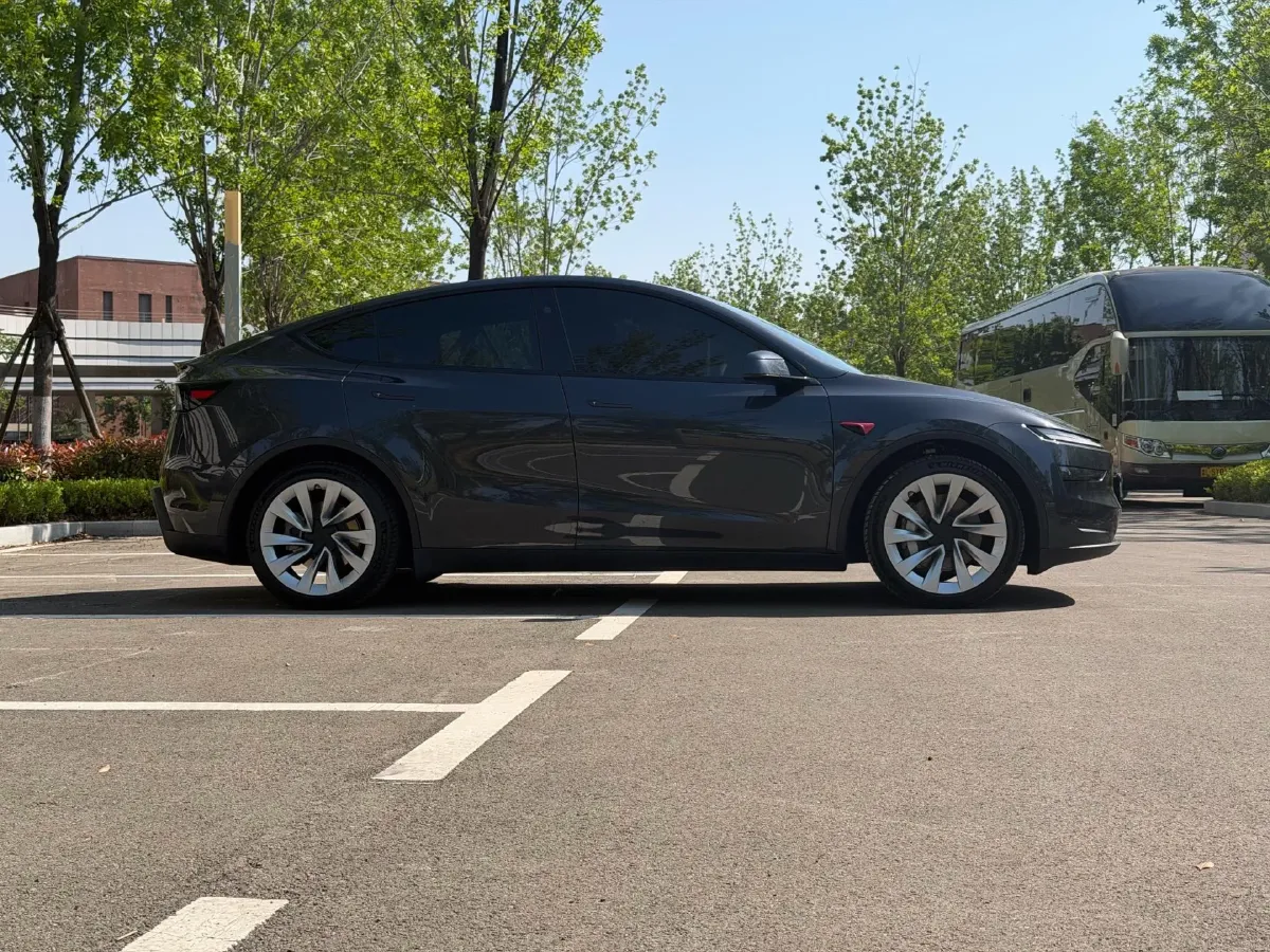 2025 Tesla Model Y BEV 78.4KWH,autocango,china used car exporter,china ev exporter,chinese used car exporter,chinese used ev exporter