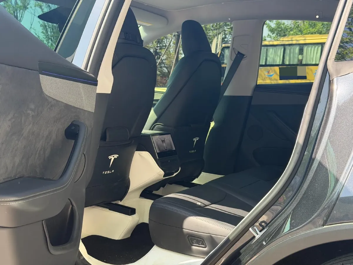 2025 Tesla Model Y BEV 78.4KWH,autocango,china used car exporter,china ev exporter,chinese used car exporter,chinese used ev exporter