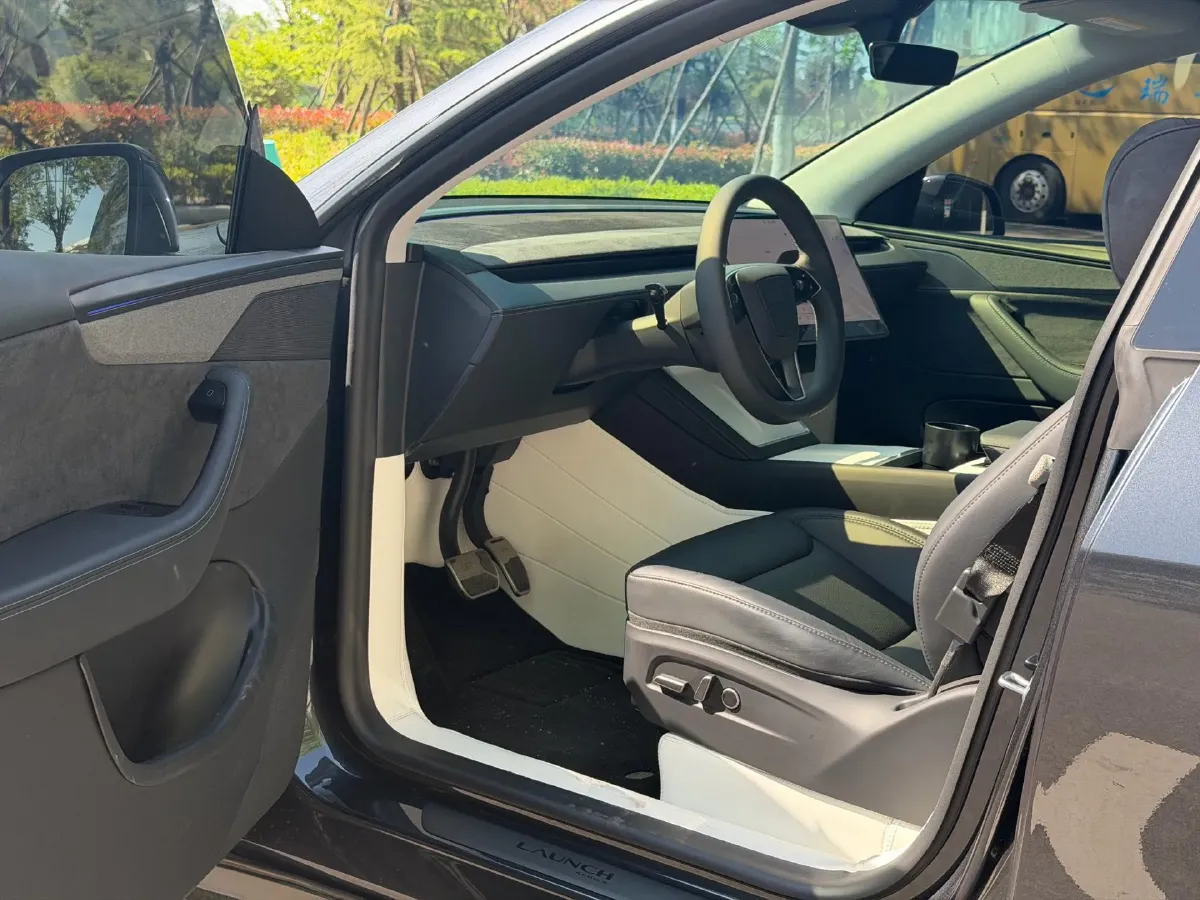 2025 Tesla Model Y BEV 78.4KWH,autocango,china used car exporter,china ev exporter,chinese used car exporter,chinese used ev exporter