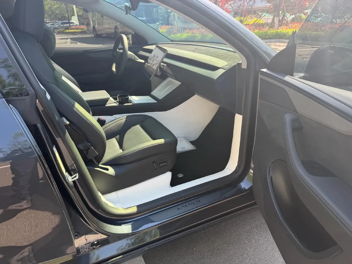 2025 Tesla Model Y BEV 78.4KWH,autocango,china used car exporter,china ev exporter,chinese used car exporter,chinese used ev exporter
