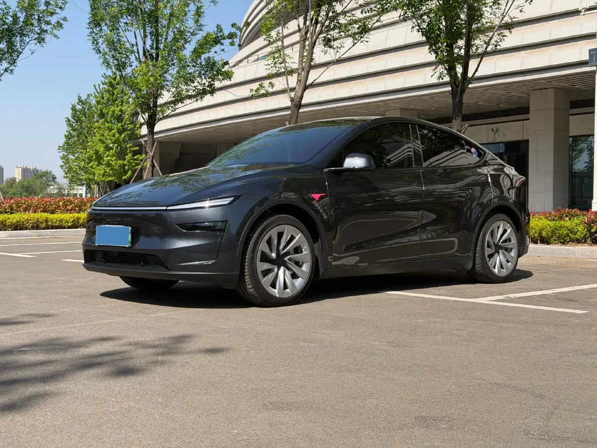 2025 Tesla Model Y BEV 78.4KWH,autocango,china used car exporter,china ev exporter,chinese used car exporter,chinese used ev exporter