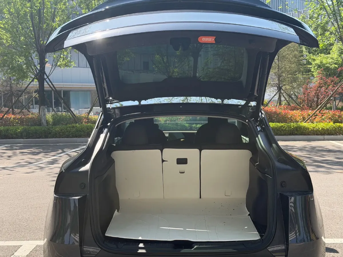 2025 Tesla Model Y BEV 78.4KWH,autocango,china used car exporter,china ev exporter,chinese used car exporter,chinese used ev exporter