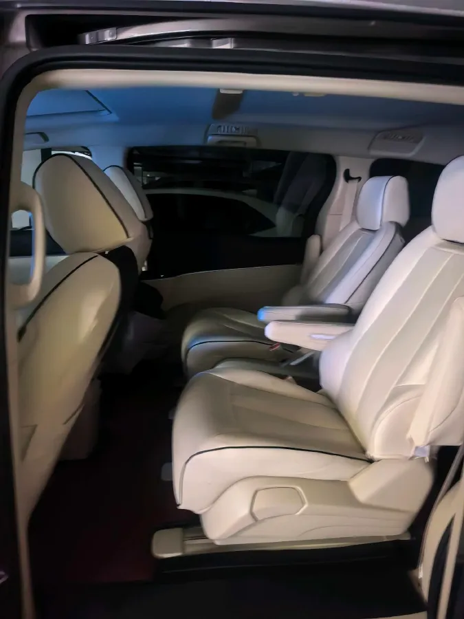 2023 Buick GL8 2.0T 237HP L4 9AT,autocango,china used car exporter,china ev exporter,chinese used car exporter,chinese used ev exporter