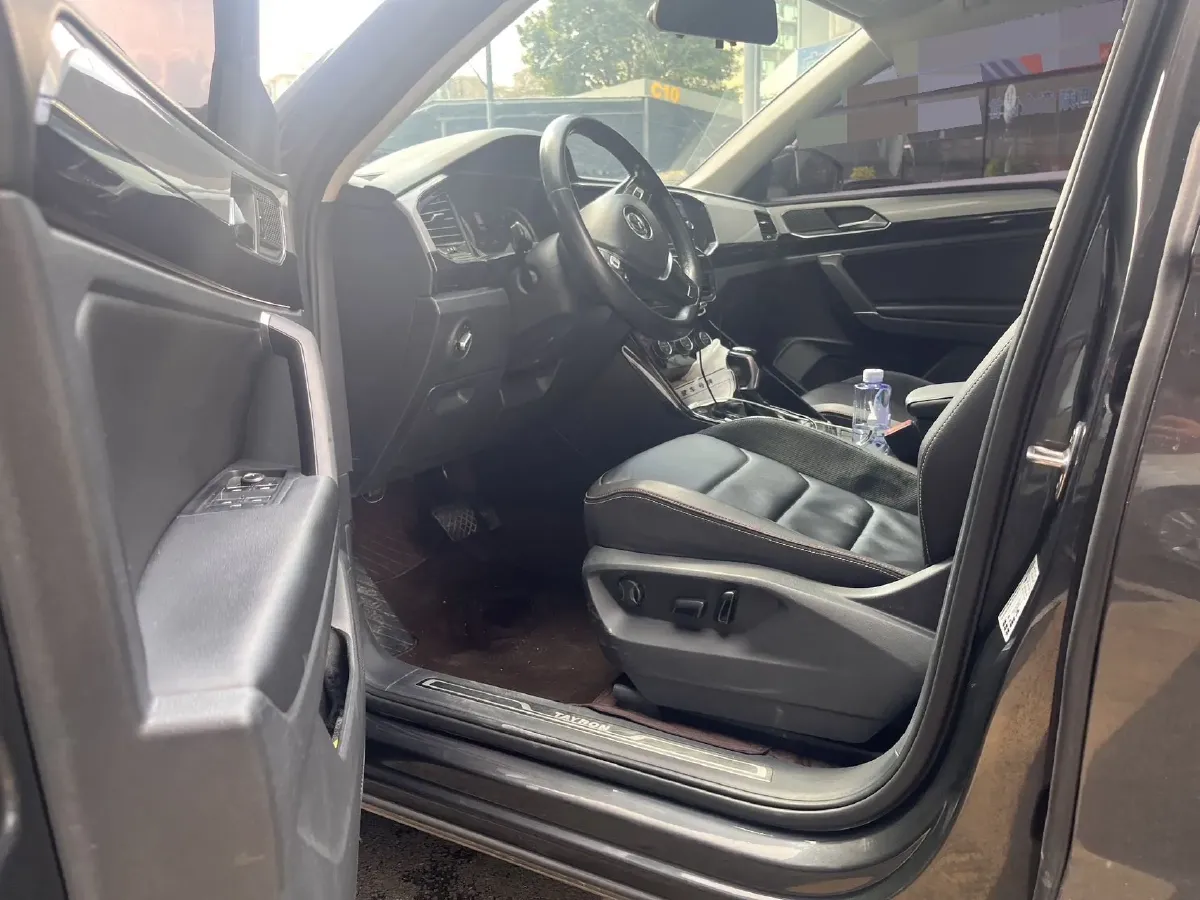 2019 Jeep Cherokee 2.0T 234HP L4 9AT,autocango,china used car exporter,china ev exporter,chinese used car exporter,chinese used ev exporter
