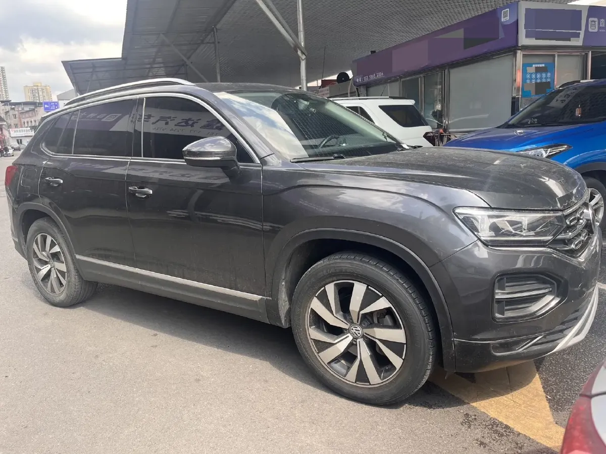 2019 Jeep Cherokee 2.0T 234HP L4 9AT,autocango,china used car exporter,china ev exporter,chinese used car exporter,chinese used ev exporter