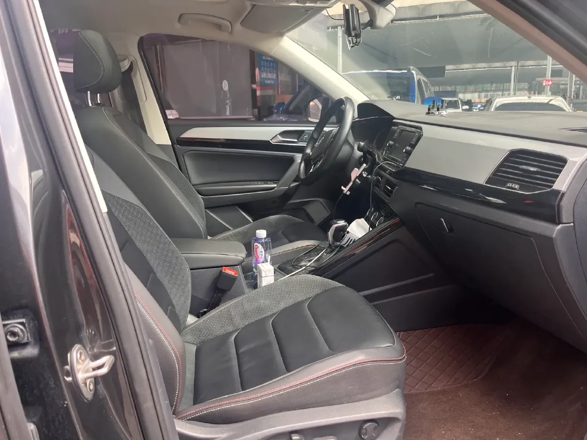 2019 Jeep Cherokee 2.0T 234HP L4 9AT,autocango,china used car exporter,china ev exporter,chinese used car exporter,chinese used ev exporter