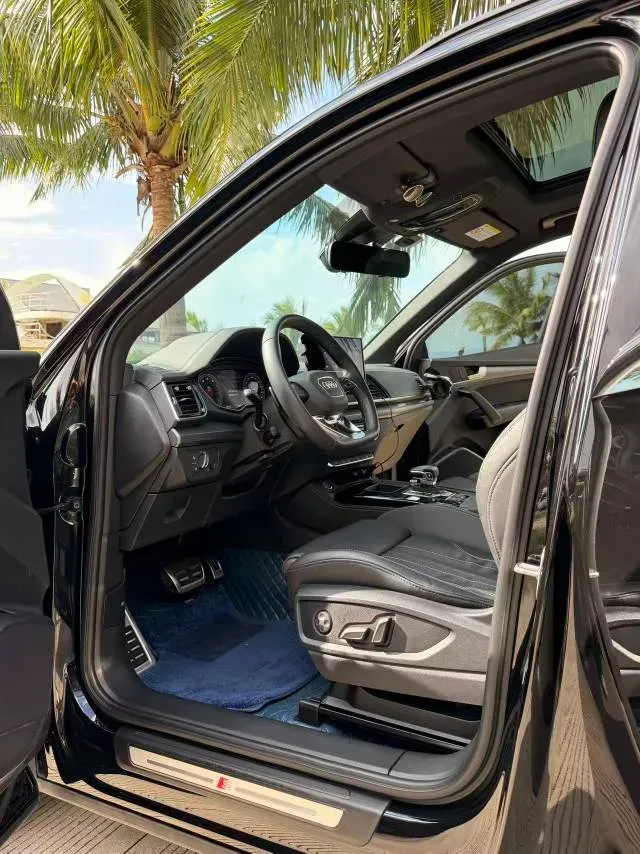 2022 Audi Q5L 2.0T 190HP L4 7DCT,autocango,china used car exporter,china ev exporter,chinese used car exporter,chinese used ev exporter