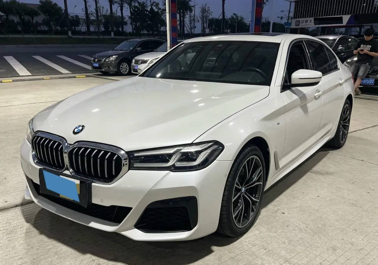 2022 BMW 5 Series 2.0T 252HP L4 8AT,autocango,china used car exporter,china ev exporter,chinese used car exporter,chinese used ev exporter