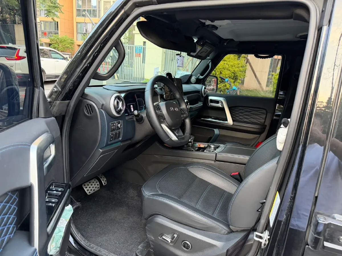 2023 Beijing BJ40 2.0T 224HP L4 8AT,autocango,china used car exporter,china ev exporter,chinese used car exporter,chinese used ev exporter