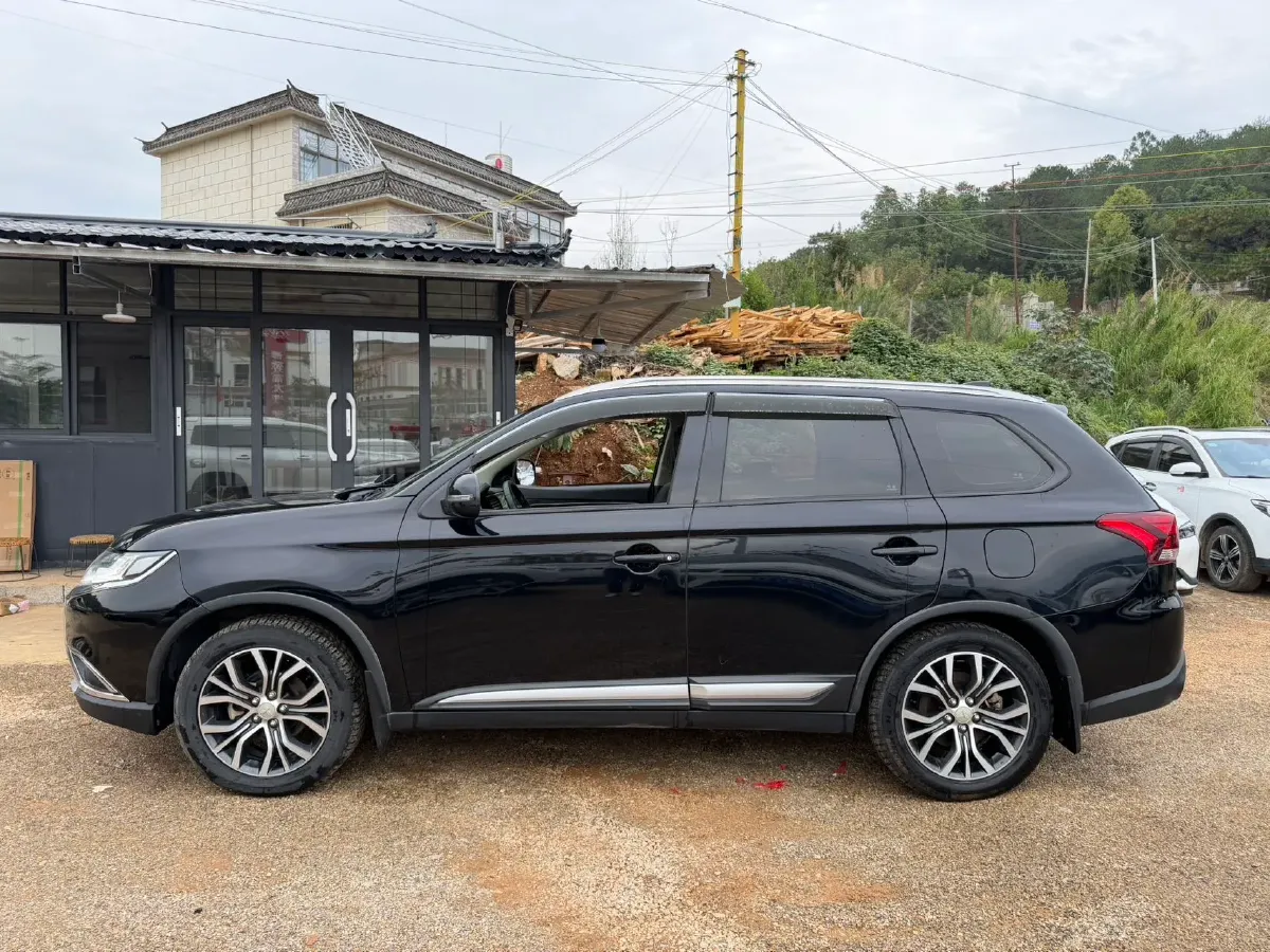 2018 Mitsubishi Outlander 2.0L 166HP L4 CVT,autocango,china used car exporter,china ev exporter,chinese used car exporter,chinese used ev exporter