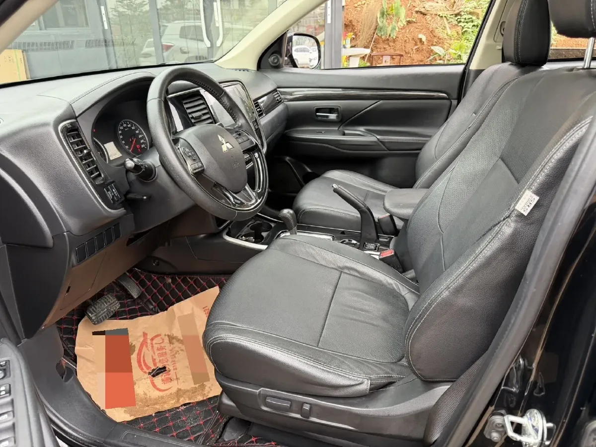 2018 Mitsubishi Outlander 2.0L 166HP L4 CVT,autocango,china used car exporter,china ev exporter,chinese used car exporter,chinese used ev exporter