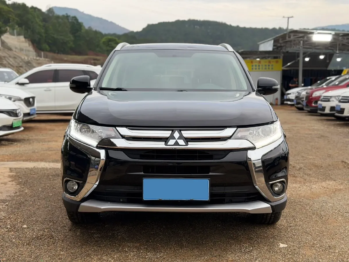 2018 Mitsubishi Outlander 2.0L 166HP L4 CVT,autocango,china used car exporter,china ev exporter,chinese used car exporter,chinese used ev exporter
