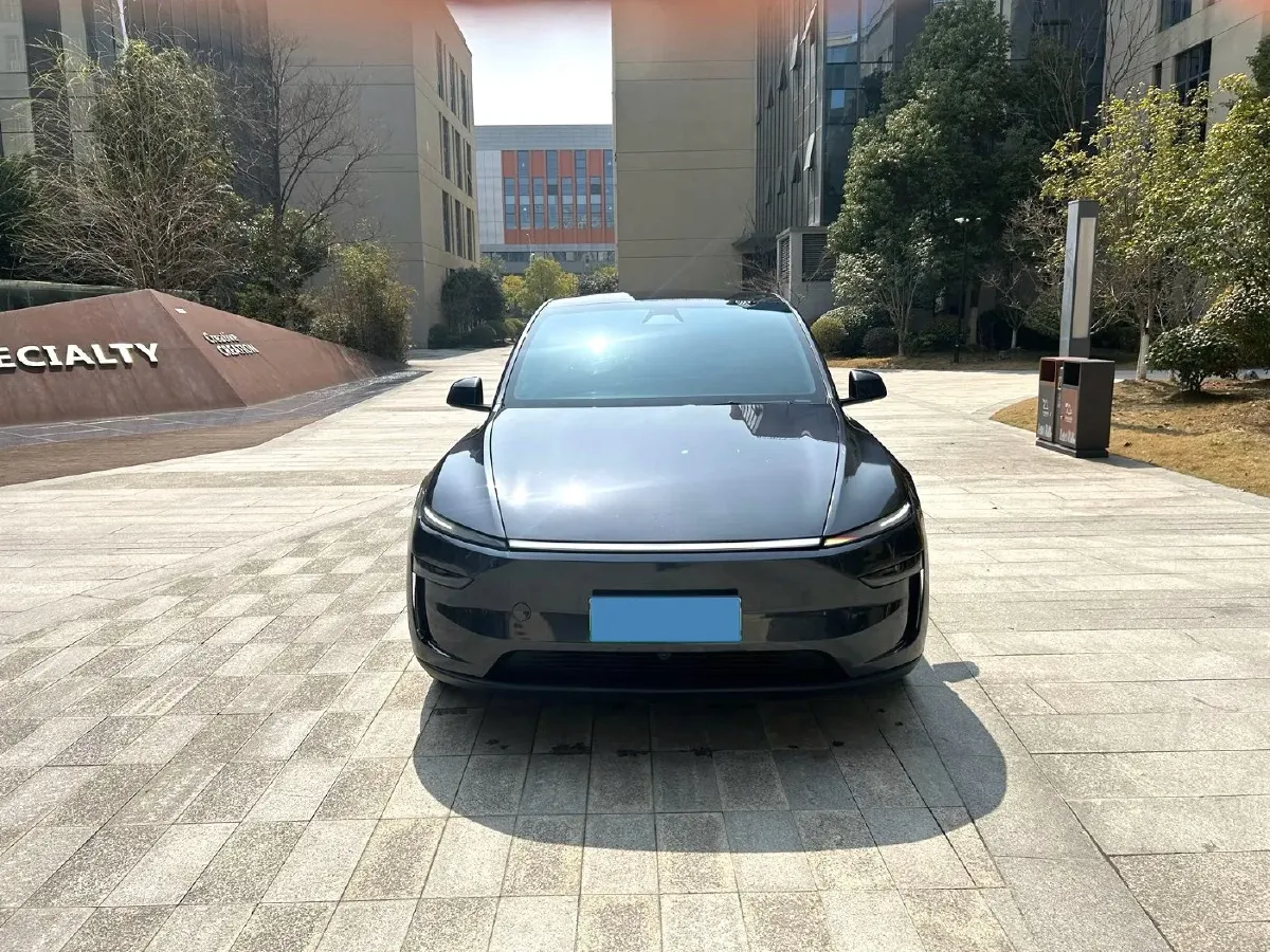 2025 Tesla Model Y BEV 78.4KWH,autocango,china used car exporter,china ev exporter,chinese used car exporter,chinese used ev exporter