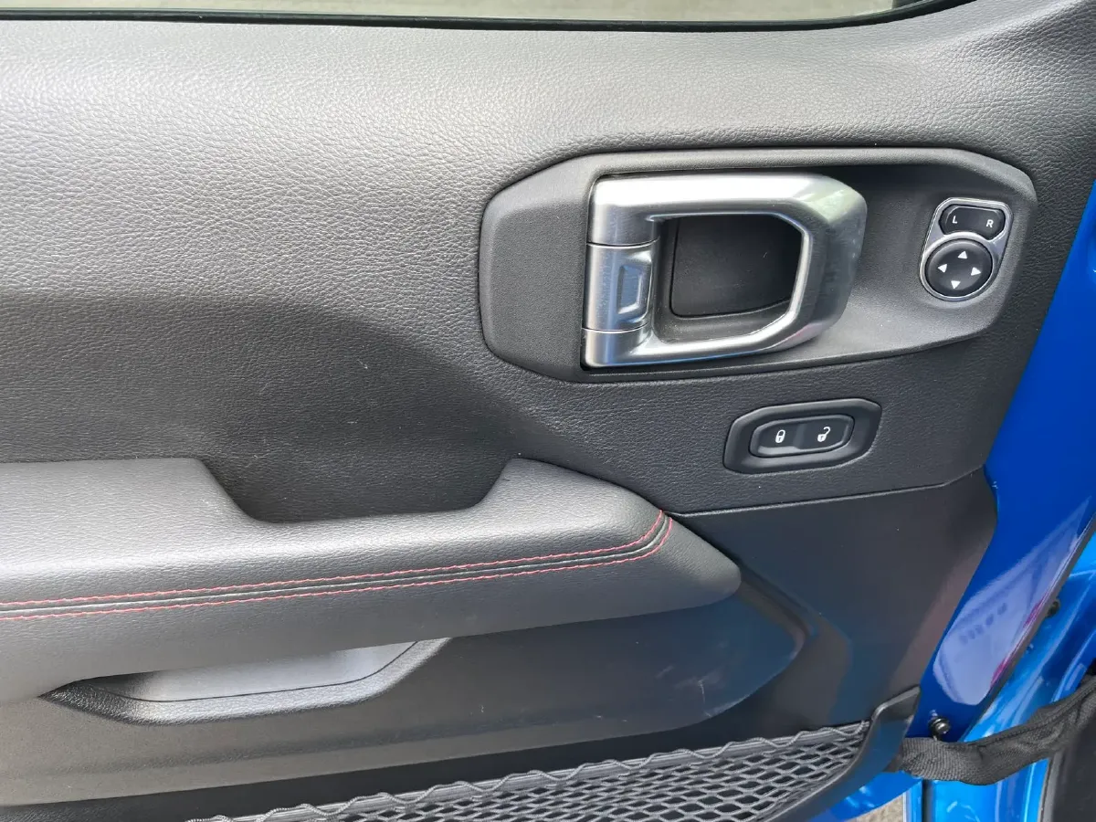 2021 Jeep Wrangler 2.0T 266HP L4 8AT,autocango,china used car exporter,china ev exporter,chinese used car exporter,chinese used ev exporter