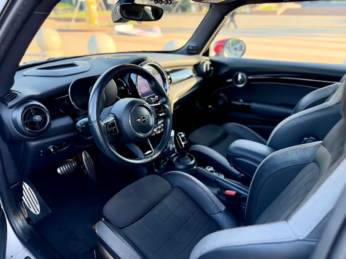 2022 MINI JCW 2.0T 231HP L4 8AT,autocango,china used car exporter,china ev exporter,chinese used car exporter,chinese used ev exporter